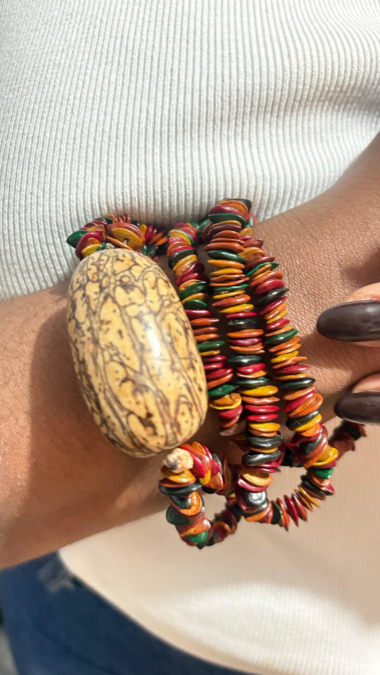 Collier sautoir multicolore jueirana et jupati - Ethnie Pataxo Collier Ethnie Pataxo, localisée dans l'état de Bahia à l'Est du Brésil. 