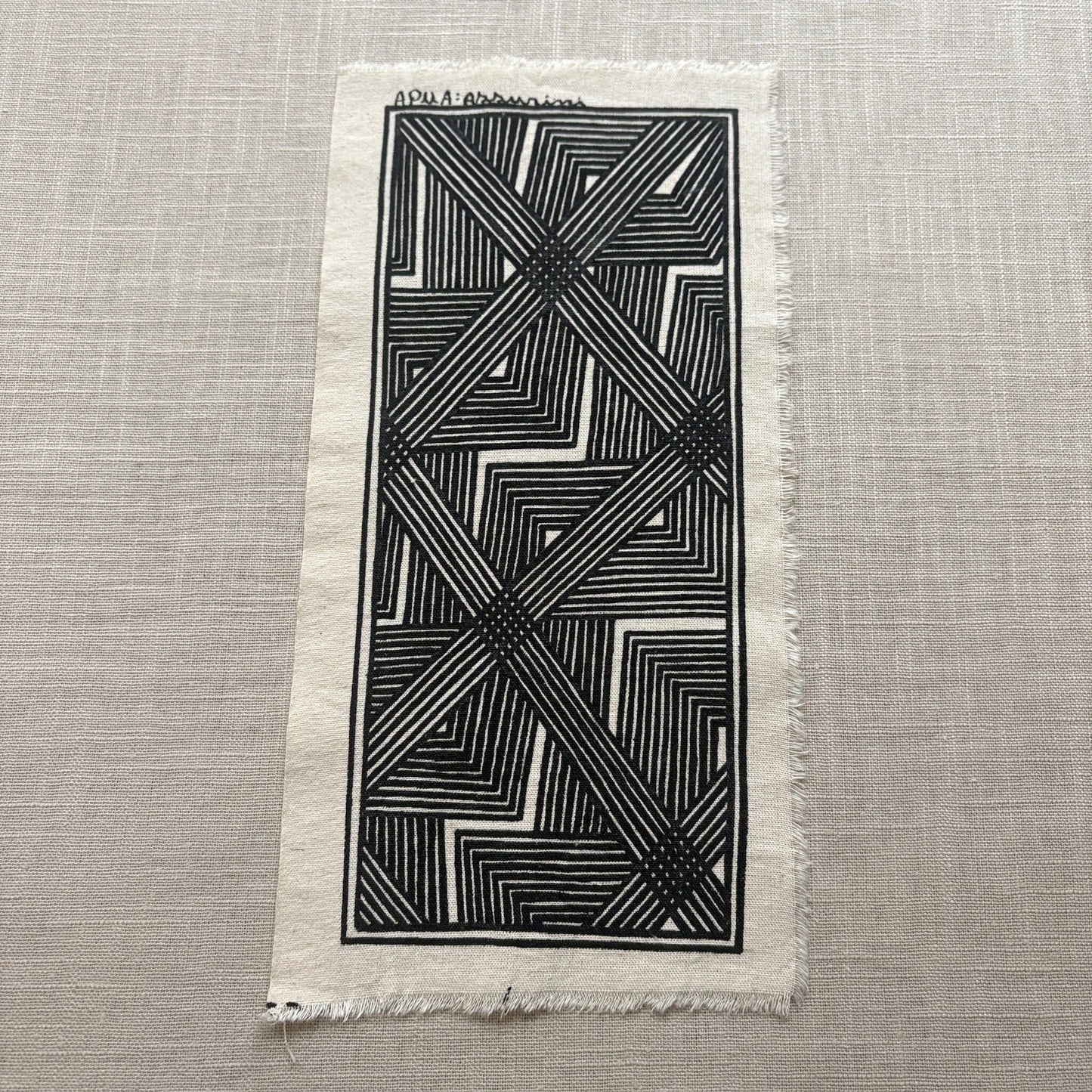 Dessin ethnique sur tissu - Ethnie Assurini Dessin Ethnie Assurini, localisée dans l'état du Pará dans le Nord du Brésil. 13 