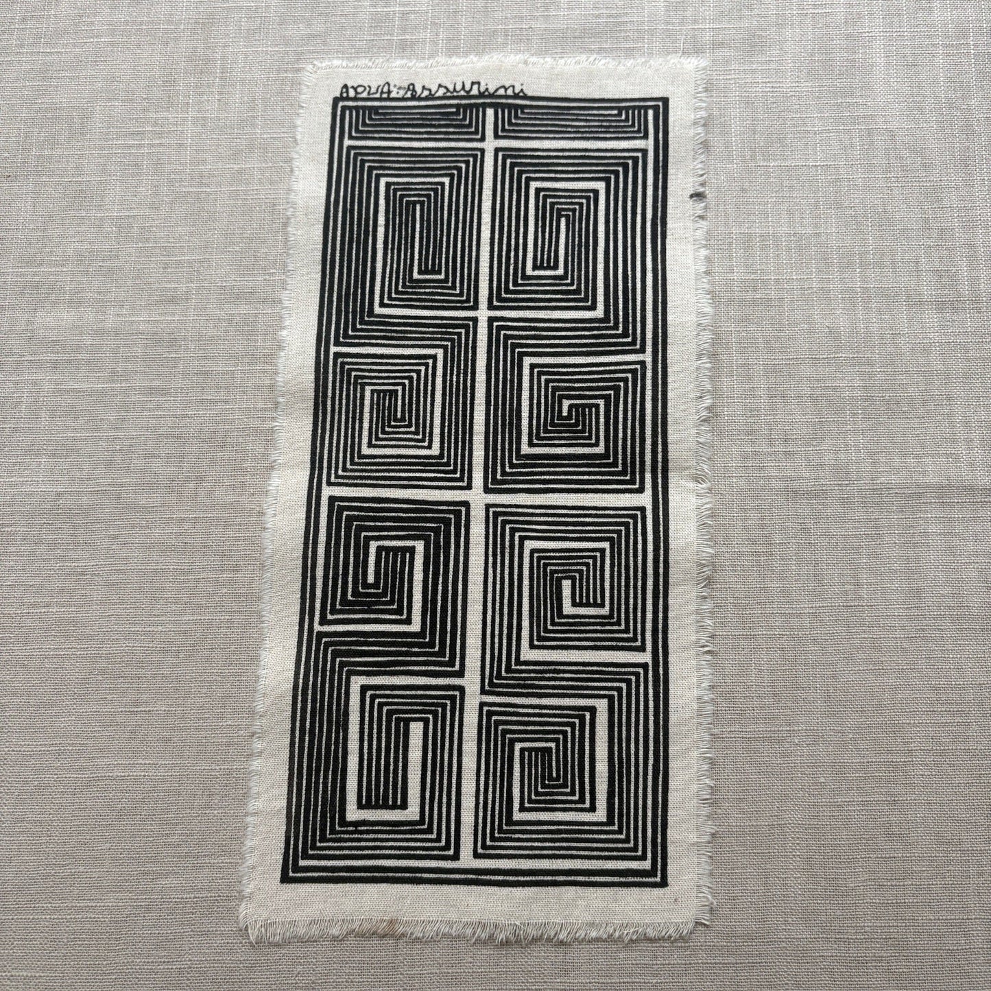 Dessin ethnique sur tissu - Ethnie Assurini Dessin Ethnie Assurini, localisée dans l'état du Pará dans le Nord du Brésil. 6 