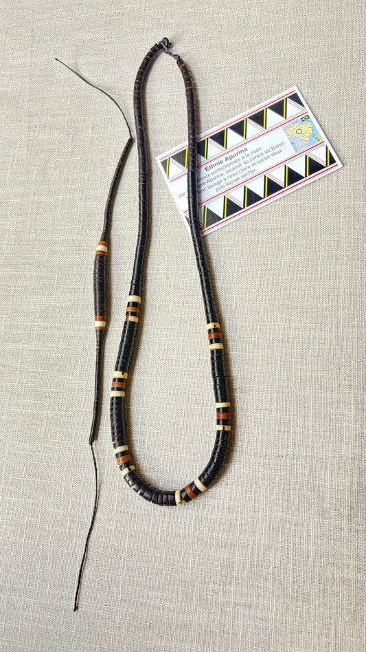 Parure collier et bracelet de graines naturelles de tucumã et jarina - Ethnie Apurina Collier Ethnie Apurina, localisée dans l' état de l' Amazonas au Nord du Brésil. 