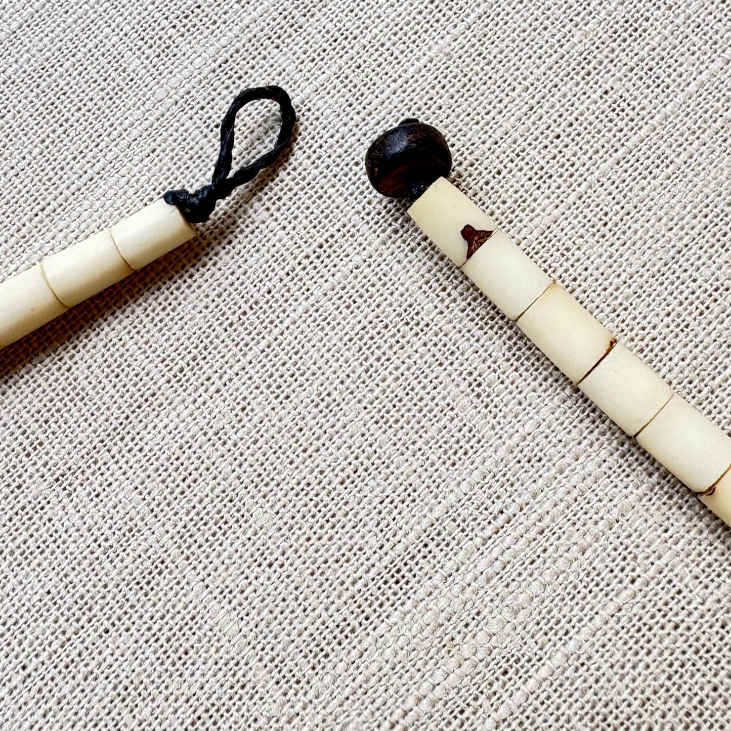 Parure collier et bracelet de jarina et tucumã - Ethnie Apurina Collier Ethnie Apurina, localisée dans l' état de l' Amazonas au Nord du Brésil. 