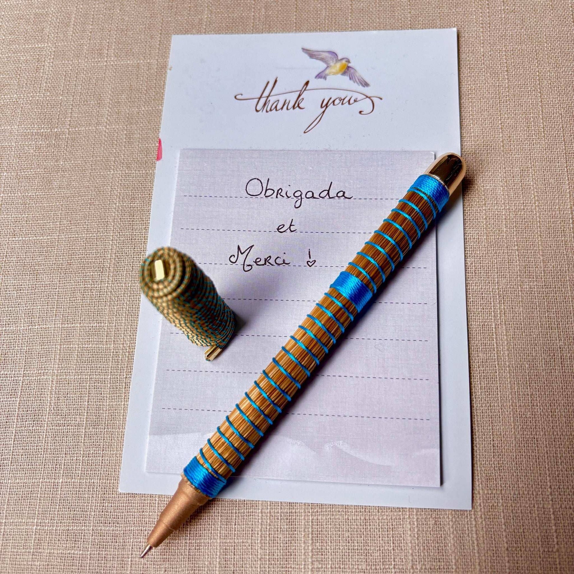 Stylo Capim Dourado - Premium - Fil de soie Stylo Artisan local travaillant le Capim Dourado dans l'état du Tocantins au centre-est du Brésil 