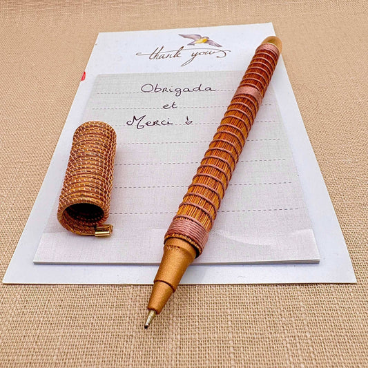 Stylo Capim Dourado - Premium - Fil de soie Stylo Artisan local travaillant le Capim Dourado dans l'état du Tocantins au centre-est du Brésil Rose 