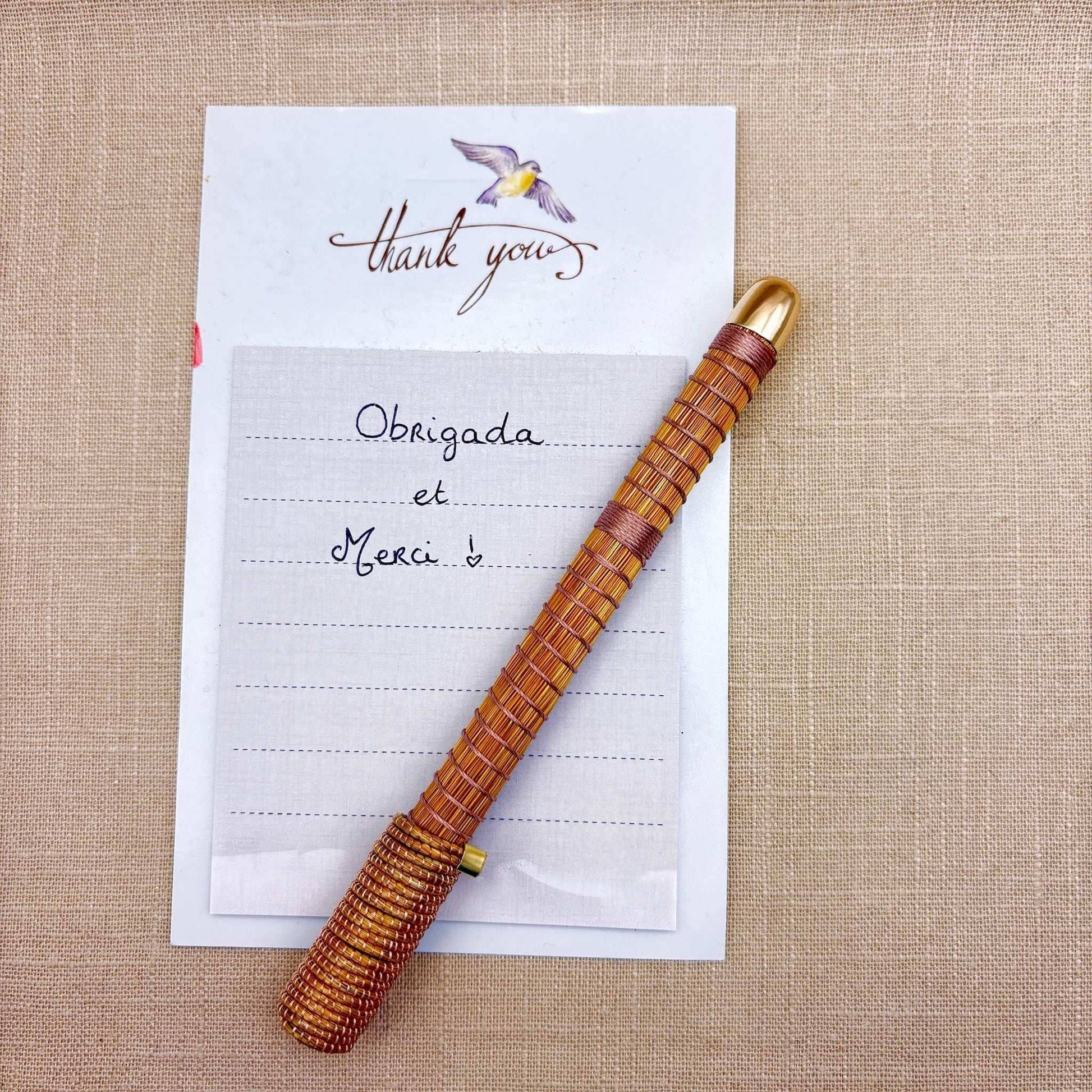 Stylo Capim Dourado - Premium - Fil de soie Stylo Artisan local travaillant le Capim Dourado dans l'état du Tocantins au centre-est du Brésil 