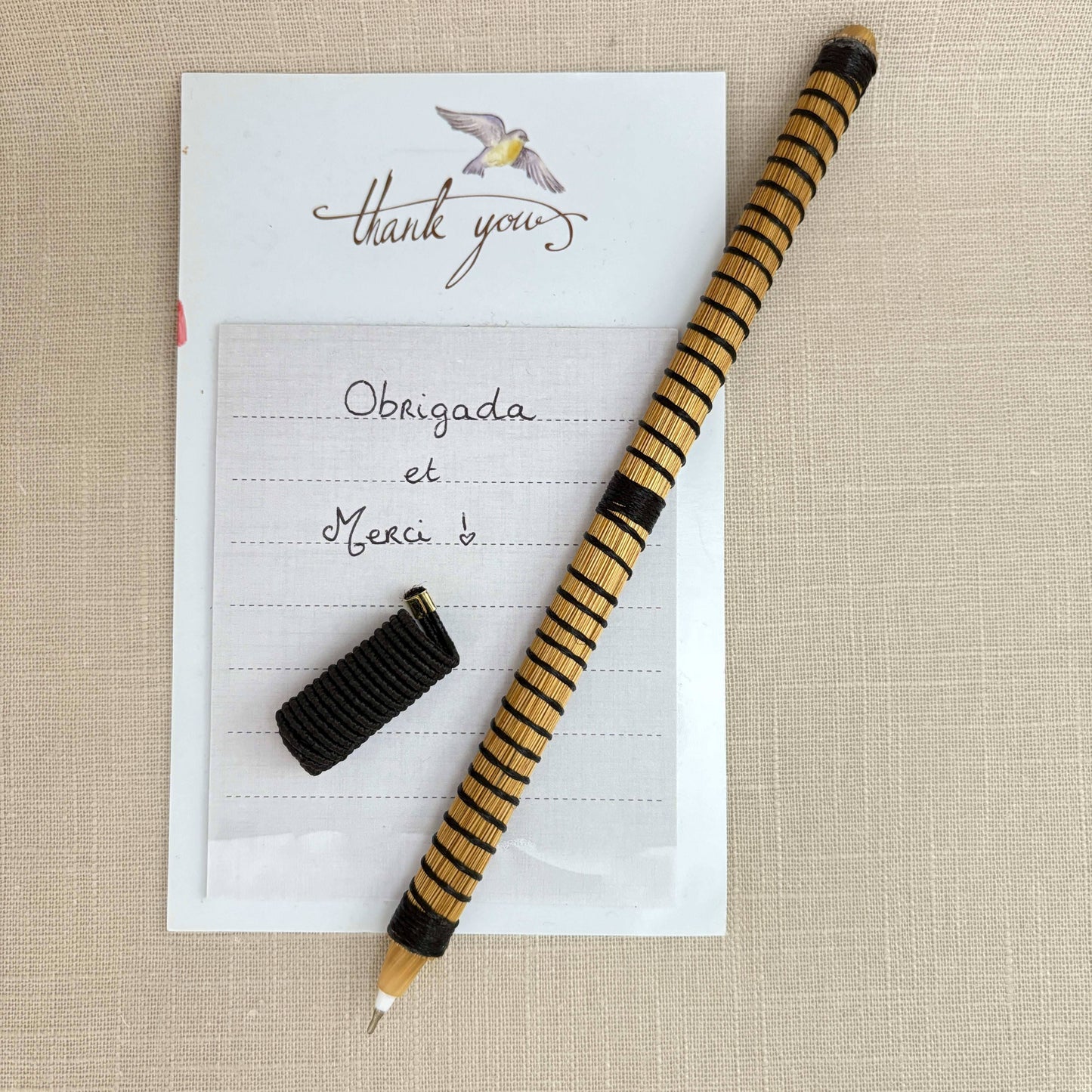Stylo Capim Dourado - Spiro- Fil texturé Stylo Artisan local travaillant le Capim Dourado dans l'état du Tocantins au centre-est du Brésil Noir 