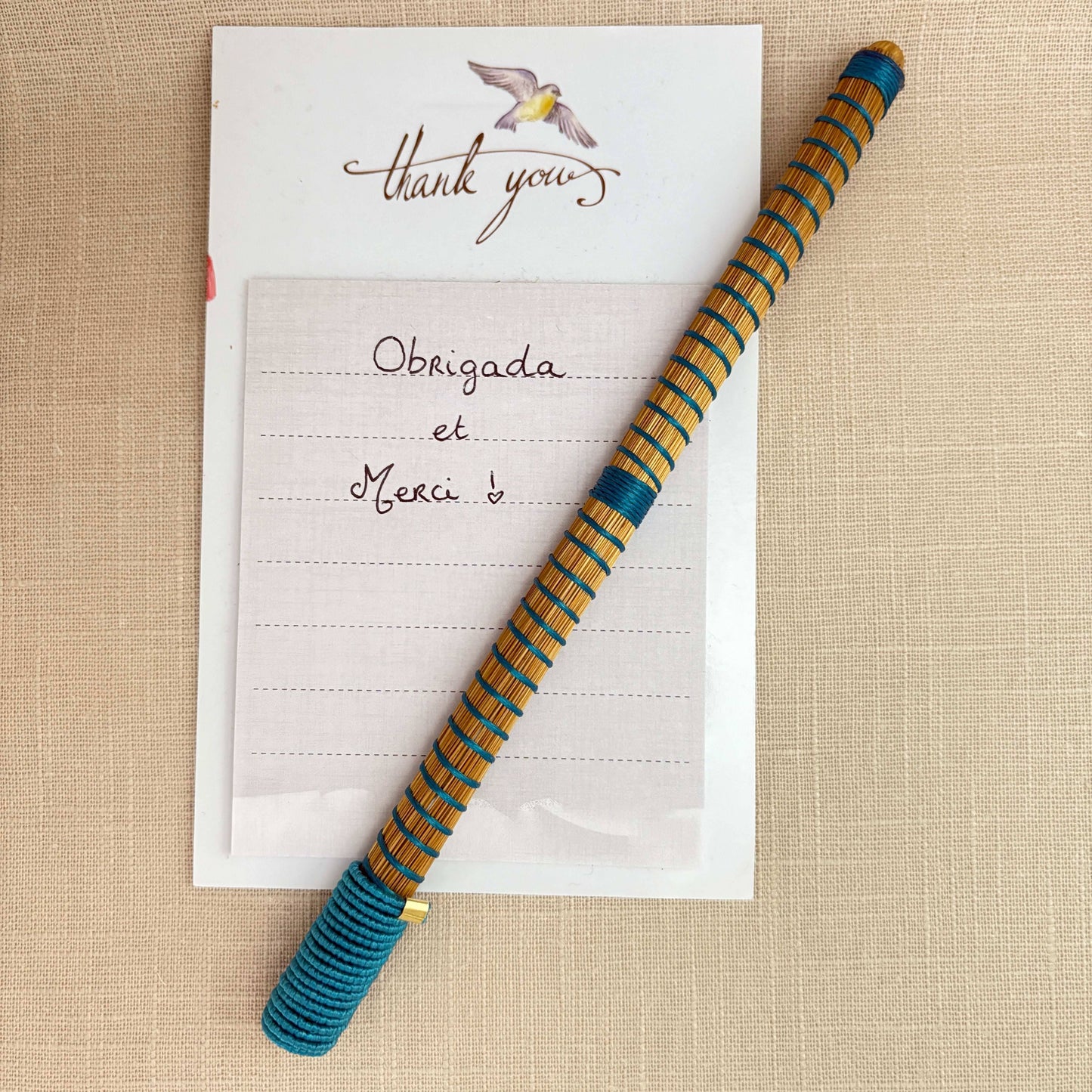 Stylo Capim Dourado - Spiro- Fil texturé Stylo Artisan local travaillant le Capim Dourado dans l'état du Tocantins au centre-est du Brésil 