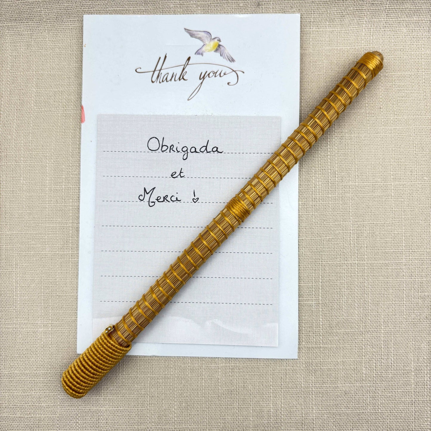 Stylo Capim Dourado - Spiro- Fil texturé Stylo Artisan local travaillant le Capim Dourado dans l'état du Tocantins au centre-est du Brésil 