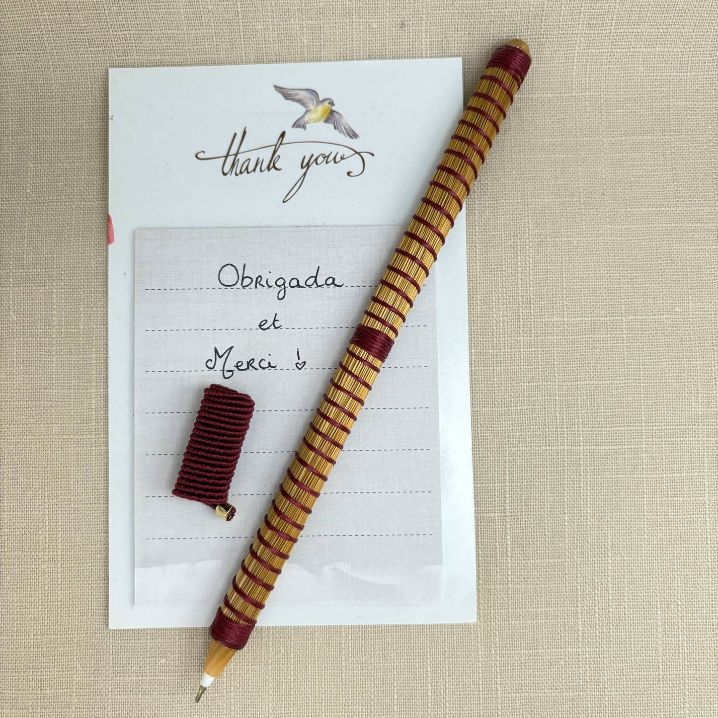 Stylo Capim Dourado - Spiro- Fil texturé Stylo Artisan local travaillant le Capim Dourado dans l'état du Tocantins au centre-est du Brésil 