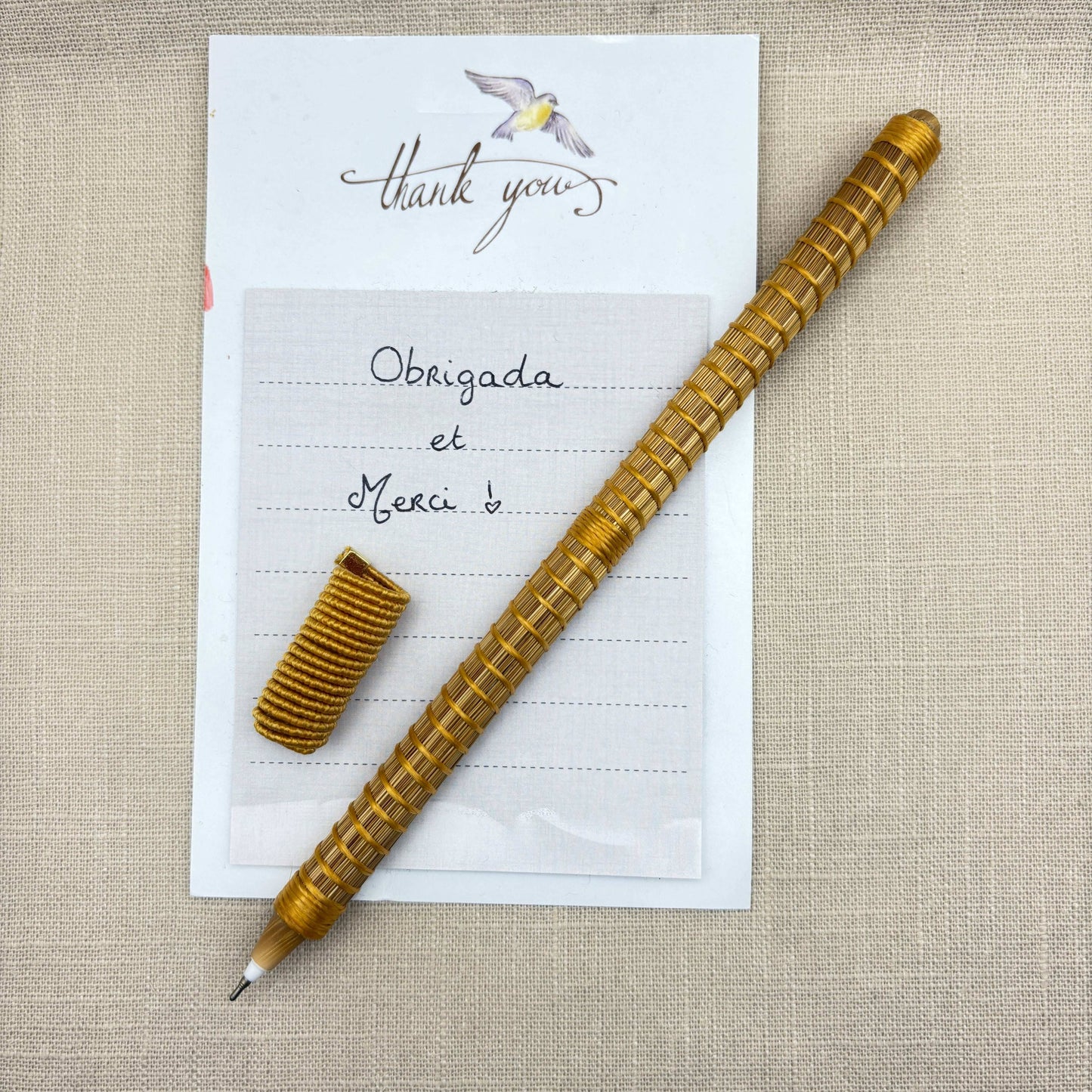 Stylo Capim Dourado - Spiro- Fil texturé Stylo Artisan local travaillant le Capim Dourado dans l'état du Tocantins au centre-est du Brésil Doré 